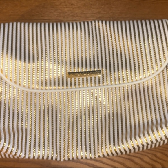 Gold and White toiletries bag - Picture 1 of 2